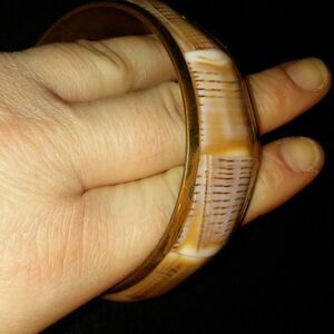 Vintage brass bangle with seashell inlaid
